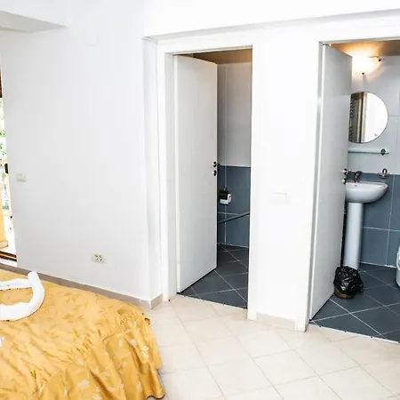 Ξενοδοχείο με διαμερίσματα Club 4*